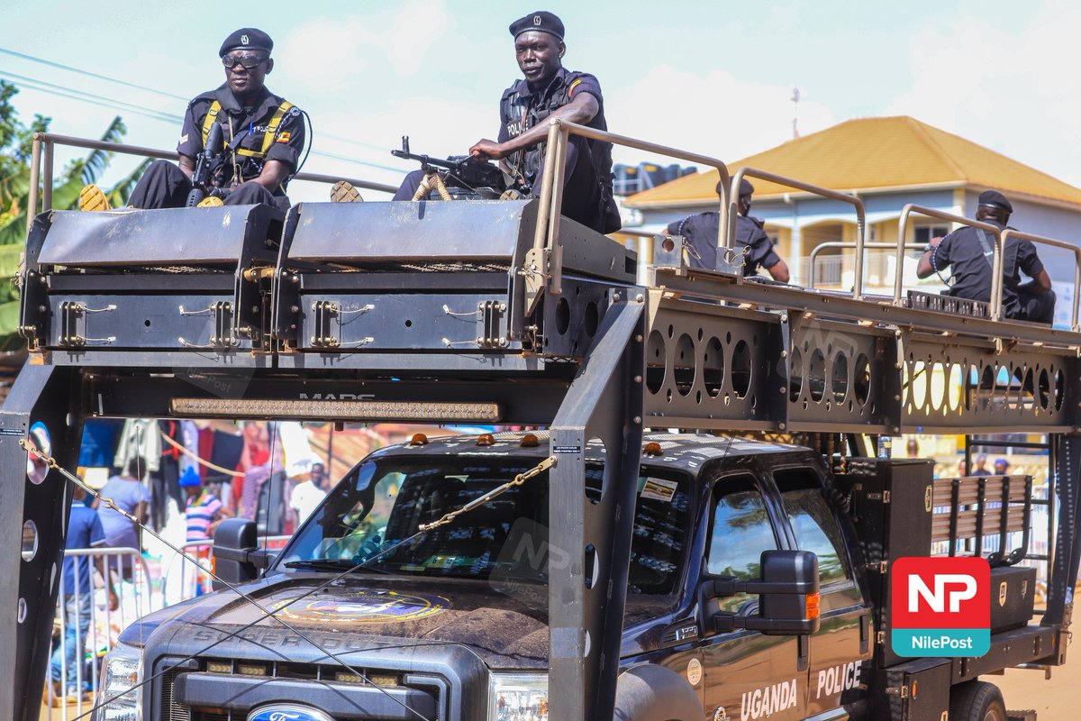 francis_isano's tweet image. Could anyone be knowing the primary role of this strange-shaped police vehicle? apart from standing on top of it with cameras and guns.