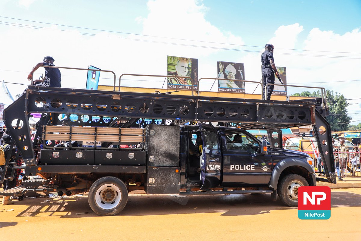 francis_isano's tweet image. Could anyone be knowing the primary role of this strange-shaped police vehicle? apart from standing on top of it with cameras and guns.