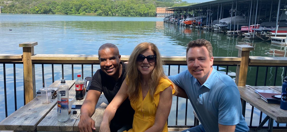 holland_marci's tweet photo. Great Meet/Greet & Brainstorming session with the STX Asurion partners @MozartsCoffee today! @Asurion @STXspeaks @LuisSilva_STX #protech #partnership #gowest #coffee #coke #humidhair #itshotintexas #lakeaustin https://t.co/KUOZdDzSO9