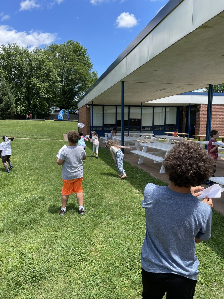 oplibrarynpsd's tweet photo. At @OakPark_NPSD #resilience is one of our pillars of character. Ss in @MJohnsonNPSD enjoyed the perfect story to celebrate this trait: #AfterTheFall by @dsantat ! Then we made paper airplanes with Humpty on board and tested them out! #picturebookSTEM https://t.co/ZM2Uao36vg