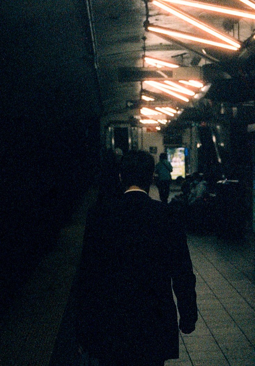 Forgive me, I am rusty with film 🥵
Leica R4s w/Cinestill800T