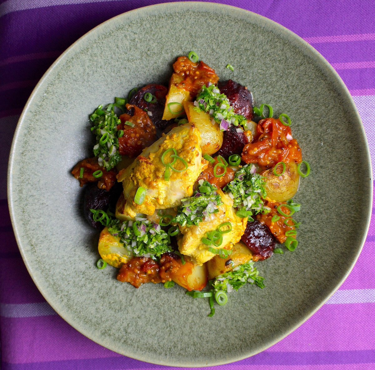 BwydSirGarFood's tweet photo. Take Your Mid-Week Meals Up a Notch! - Lime Pickle Marinated Chicken Thighs, Roast Beetroot, Fresh Tomato Chutney and Coriander Salsa
https://t.co/8z5TzD1Cpz
#swperbox #recipebox #foodbox #cardiff #Wales #cymru #London #newport #aberystwyth #swansea #narberth #carmarthen https://t.co/T908NIOA4g