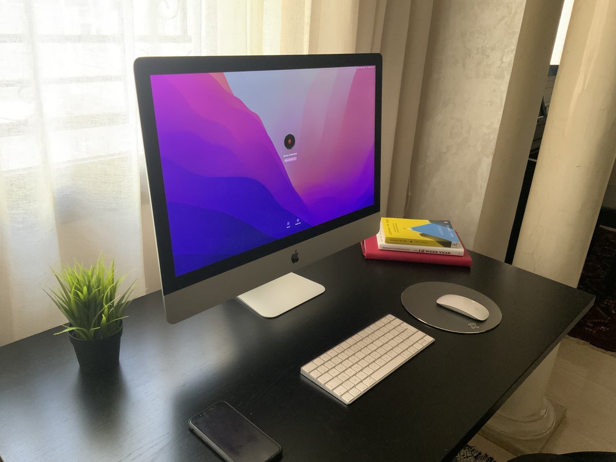 fiverr's tweet photo. Miriam from 'Uplancemedia' has the desk of our dreams!  🖥  Imagine how much work you'd get done here? https://t.co/MVh3x3IpAY