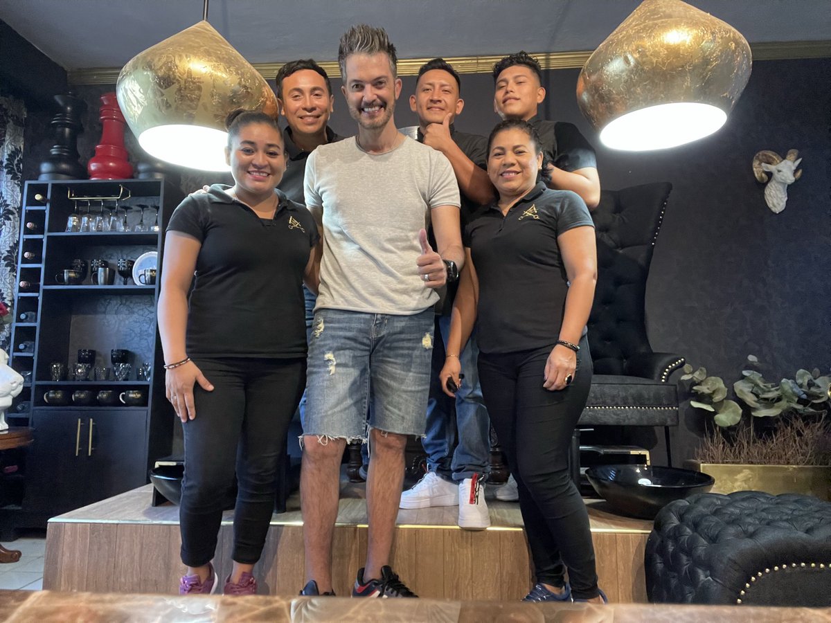 Empezamos así y terminamos asá… gracias #MarragaBarberias #Chetumal