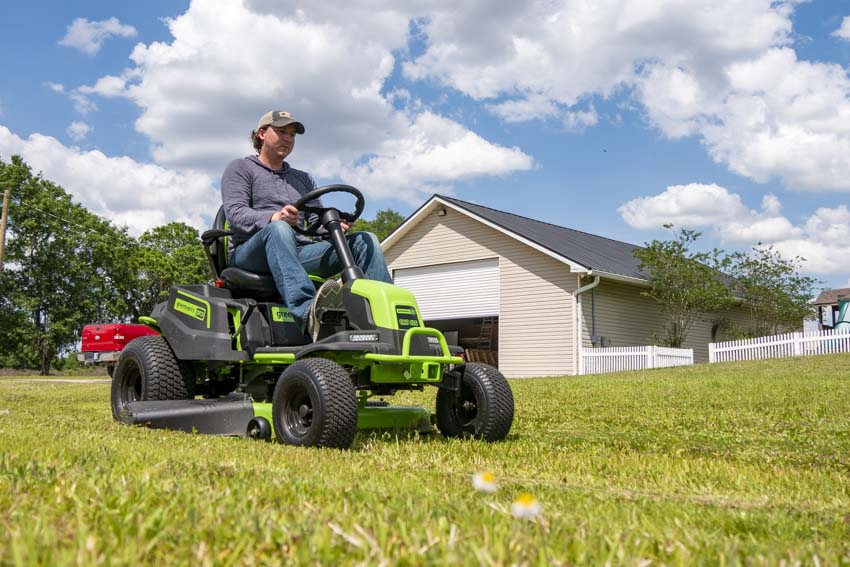 Greenworks 60V Lawn Tractor Review CRT426 opereviews.com/greenworks-60v…