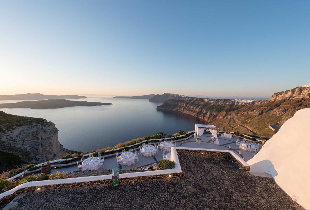 AllwinestoriesC's tweet photo. Top 5 reasons you must visit Venetsanos Winery in Santorini.
Read today the newest article of @BuzzFeed.
https://t.co/SffmfyXqKu
#buzzfeed #venetsanoswinery #venetsanoswine #venetsanoswines #assyrtiko #platani
#athiri #winetasting #santorini #volcanic #terroir #megalochori https://t.co/7NqSvyJkZp