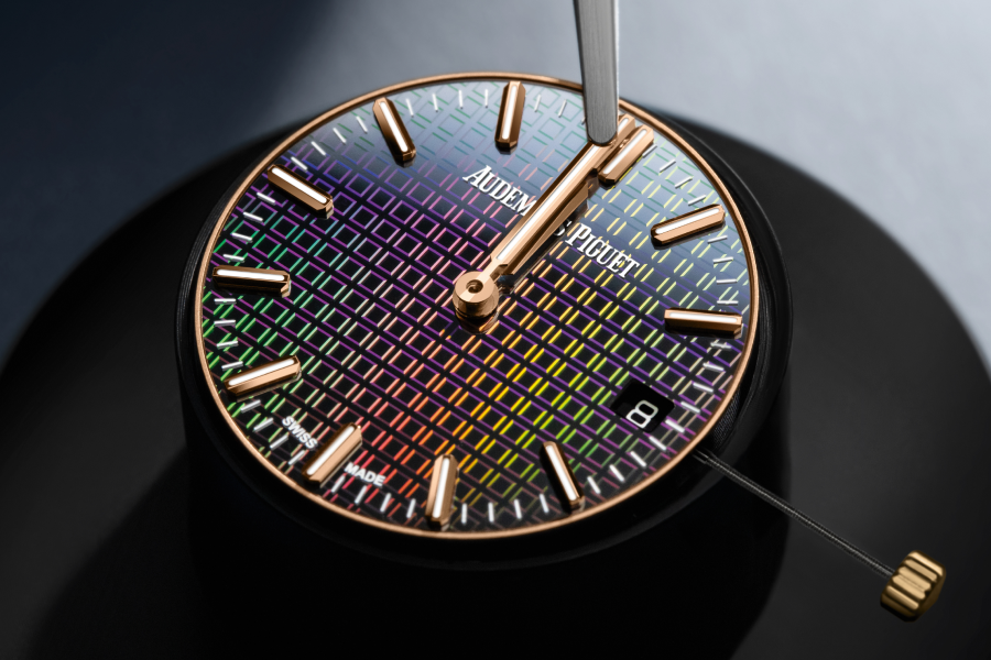 AudemarsPiguet's tweet photo. For her third collaboration with Audemars Piguet, the designer "wanted to place a rainbow in the most unexpected of places, a little like when you see oil floating on a puddle in a city street…"
#AudemarsPiguet #RoyalOak #APxCB https://t.co/Ur5n9jk2Gu