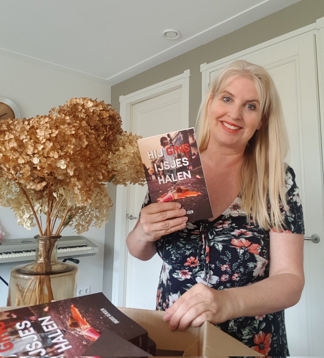 IngridRensen1's tweet photo. Yes, mijn nieuwe roman is binnen en zal ik op 29 juni presenteren op de Wehleriade.
#boeken #boekentip #roman #lezen #booklover #reading #wehleriade https://t.co/SGrD8NSjQo