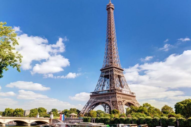 FranceAlumni's tweet photo. Le cabinet EY publie son nouveau baromètre de l’attractivité qui confirme, pour la 3e année consécutive, que la 🇫🇷  est le pays le plus attractif d'Europe avec 1222 projets d’investissements recensés en 2021, soit une hausse de 24% par rapport à 2020 ! 
👉 https://t.co/hYIGtKLiL2 https://t.co/h4UXzkL6B2