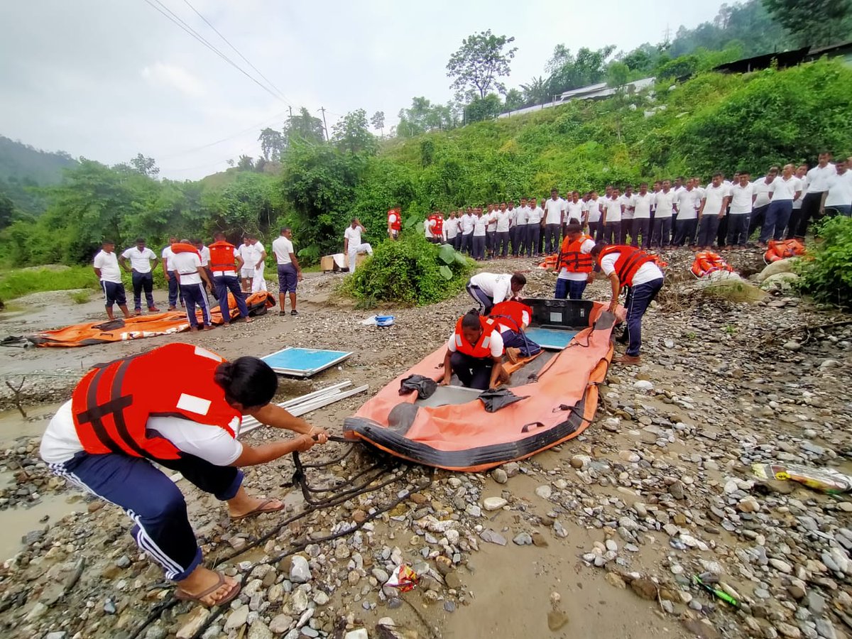 Kpsdev1's tweet photo. The rescuer of #12NDRF in #prepartion drill and be #ready for #mansoondisaster . Thanks @CAPITALNEWS13 & @arunachal_front #newsagency for publishing our motive to public.
#kpsdev #ArunachalPradesh #Assam #kohima #Manipur #sdma #arunachalSDMA #assamSDMA #NDMA https://t.co/lhNla4cnAK