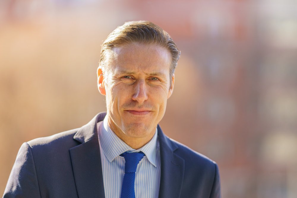 Studieforbunden's tweet photo. Vi välkomnar utredningen och utredaren @CNylander. Det är viktigt att stärka folkbildningen som fri och frivillig. Självförvaltningsmodellen ska behållas, utvecklas och förstärkas. Läs vår ordf Johan Fyrbergs kommentar: https://t.co/uGe0R00vv5 #studieforbund #folkbildning https://t.co/hWAbYLUaZh