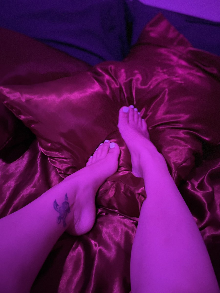 OnlyfansMumi's tweet photo. Do you like feet? 🤔
#feet #feetfethish #feetworship #toes #goddess #feetpics #adultcontent #AdultWork #camgirl #ContentCreator #naughty #of #onlyfans #onlyfansbabe #onlyfansgirl #onlyfansgirls #prettylittlething https://t.co/VQGoX5i2IG