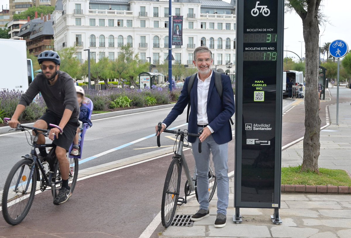 cdiazmaza's tweet photo. ✅Instalado y en funcionamiento un tótem que contabiliza el paso de bicicletas por el carril bici del Sardinero #Santander 🚴‍♂️

Permite descargar el mapa con la red de carriles mediante un código QR. También disponible en:
📲https://t.co/wN1rxcAcAH

A sumar!👌🏻💪🏻
#MovilidadCiclista https://t.co/7ZBdadYK1L