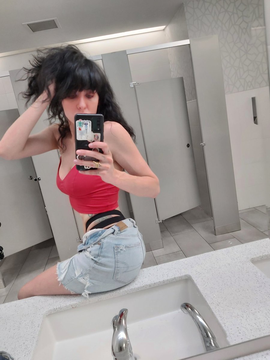 Chernobyl47's tweet image. Been a minute 😈 time to get naughty again go check out my onlyfans 😘😘