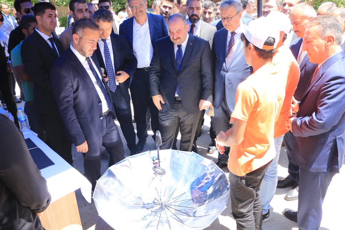 Sanayi ve Teknoloji Bakanımız Sn.<a href="/varank/">Mustafa Varank</a>,Diyarbakır Valimiz Sn.<a href="/aliihsansu_/">Ali İhsan Su</a>, İl Başkanımız Sn.<a href="/mserifaydin/">M.Şerif AYDIN</a> ile birlikte Diyarbakır STEM Merkezi ve Tasarım Beceri Atölyelerini ziyaret ettik.