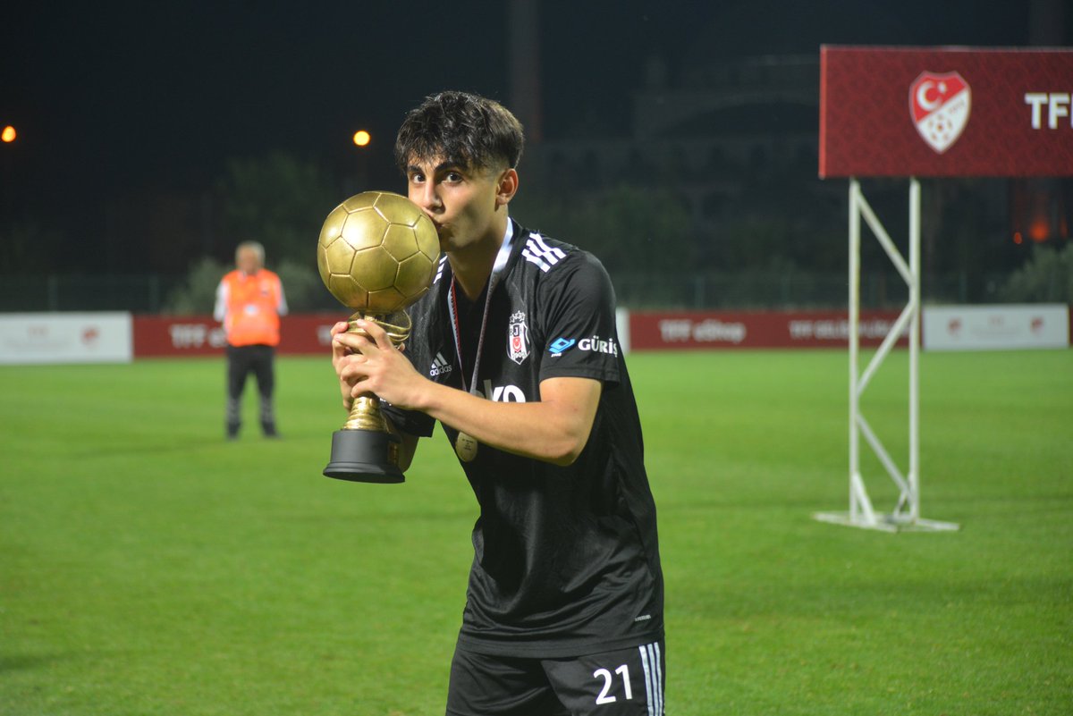 Muhammederenn10's tweet photo. Champion🏆🥇 https://t.co/Zyf4OUVHEe
