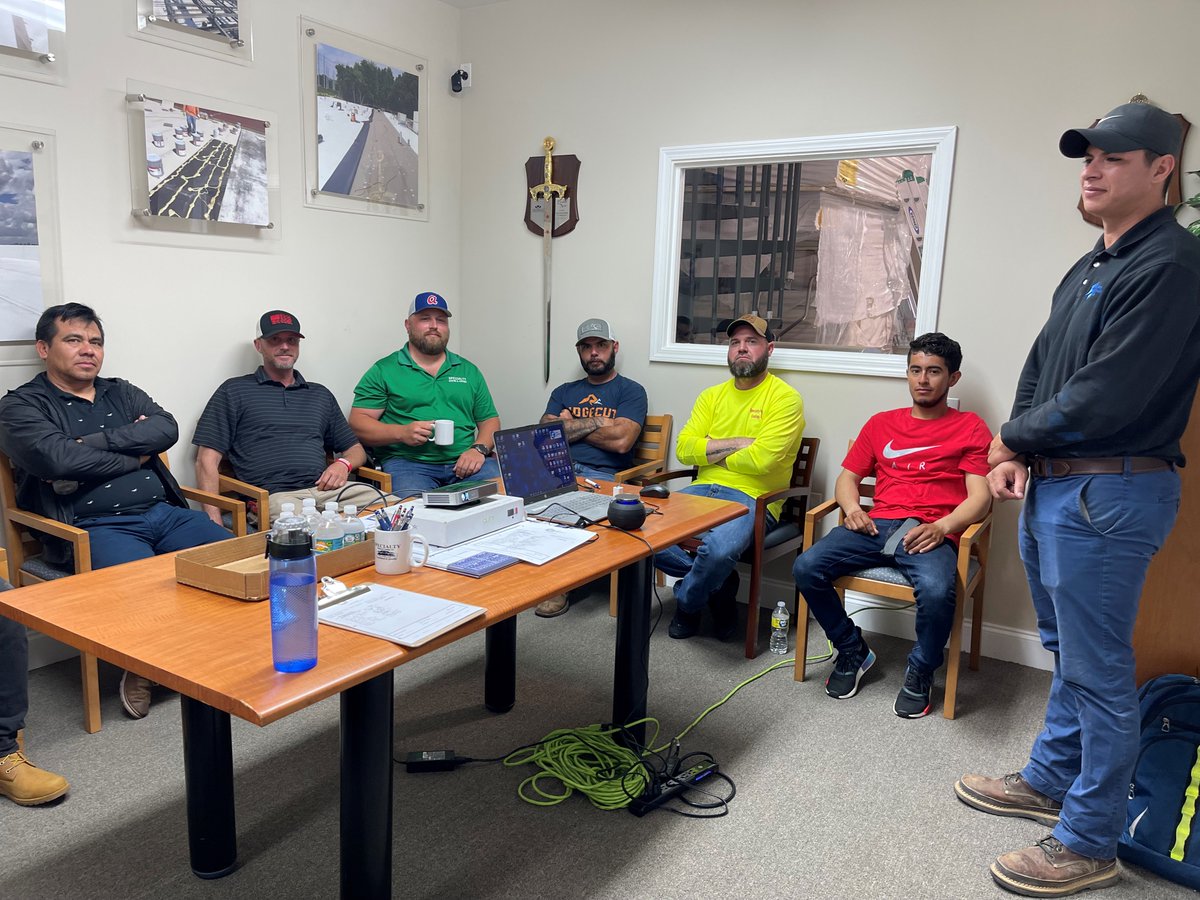 SRCRoofing's tweet photo. National Roofing Contractors Association #NationalRoofingWeek#FallProtection #safetyfirst
Today is #employeetraining! We practice safety everyday on every project. From CPR Certification to Fall Protection, we are investing in our employees and it carries over in all that we do! https://t.co/614xfD9hil