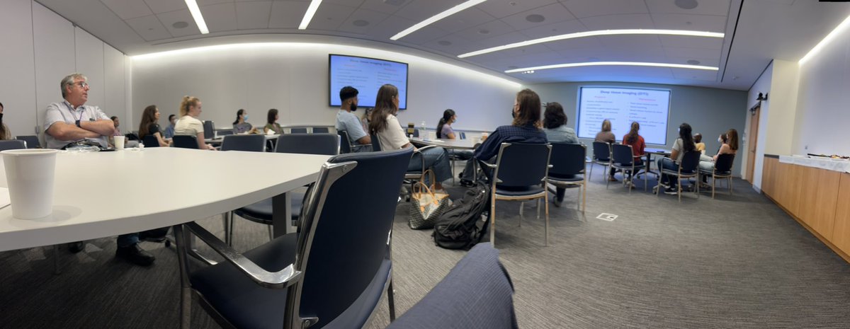 @abcastillolab presenting exciting research on Type-H vessel formation during endochondral ossification at our biweekly departmental research meeting. #orthoresearch <a href="/nyugrossman/">NYU Grossman School of Medicine</a>