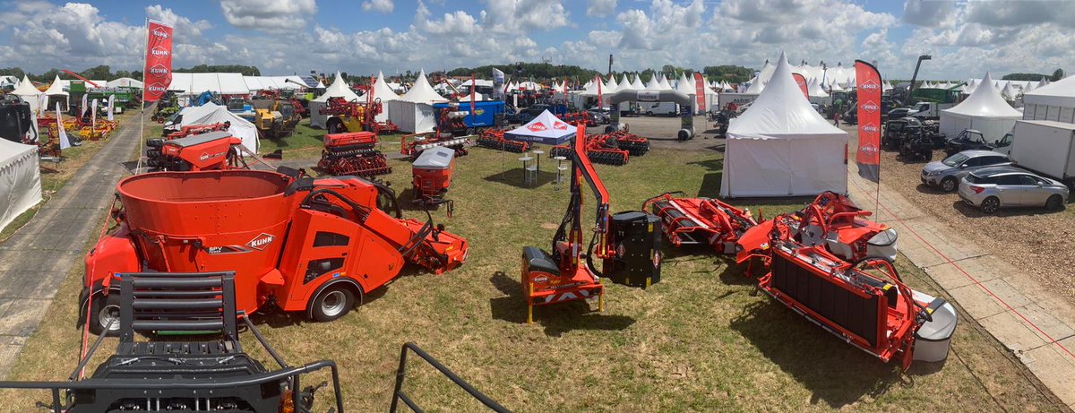 KUHNFrance's tweet photo. Toute l'équipe KUHN haut de France est prête pour le salon Terres en Fête à Tilloy les Mofflaines 😍
On vous attend à partir de demain, jusqu'au dimanche 12 juin, venez nombreux ! 💪
#SH2022 #KUHNTeam #KUHN #BeStrongBeKUHN #agriculture #machineagricole #Salon #Foire https://t.co/5PAlgQtFn3