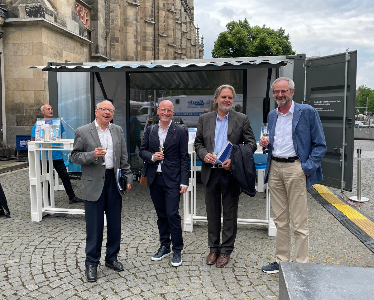 thueringen_ttg's tweet photo. Was für ein gelungener Auftakt unserer #Himmelsburg in #Leipzig! Heute eröffneten Dr. Franz Hofmann (TTG), @ch_drescher (Thüringer Bachwochen) mit Prof. Christfried Brödel (Neue Bachgesellschaft e.V.) und @RischeRolf (Deutsche Welle) unsere #Himmelsburg zum Bachfest. #bachrocks https://t.co/pfkrdUvV40