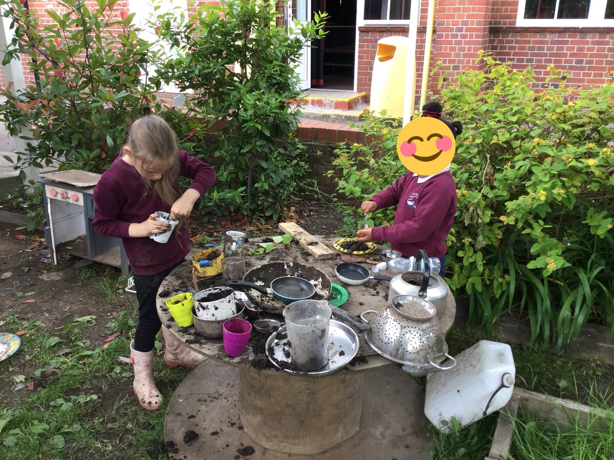 ThamesideSch's tweet photo. Some amazing creations were made in the mud kitchen this morning. Mrs Cooney enjoyed hot cocoa, chocolate meringue fudge cake and many more delicious delights! We are looking forward to the children writing the recipes tomorrow so we can make some more! #YSCtps #YRStps https://t.co/tglrGQTBzv