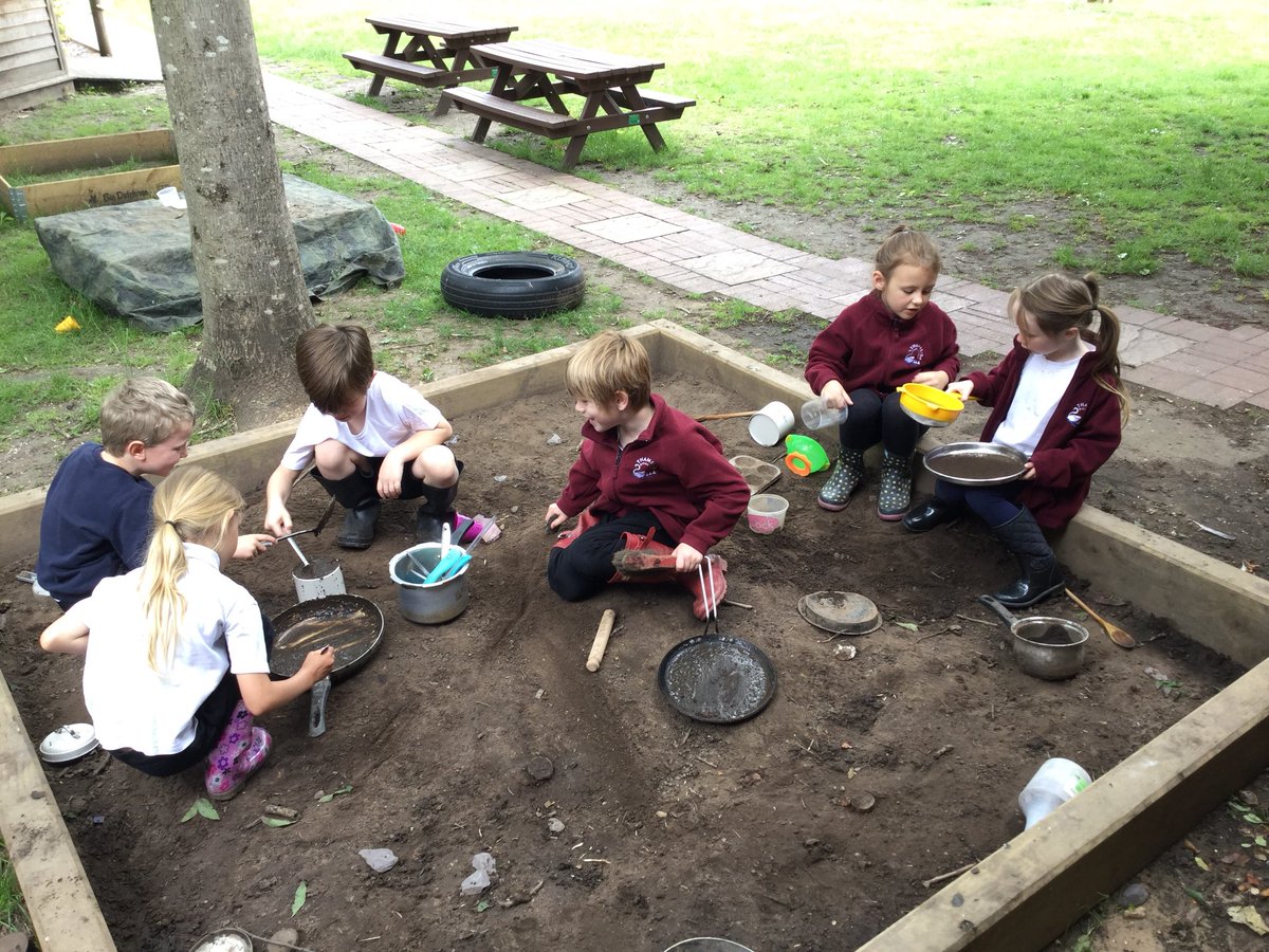ThamesideSch's tweet photo. Some amazing creations were made in the mud kitchen this morning. Mrs Cooney enjoyed hot cocoa, chocolate meringue fudge cake and many more delicious delights! We are looking forward to the children writing the recipes tomorrow so we can make some more! #YSCtps #YRStps https://t.co/tglrGQTBzv