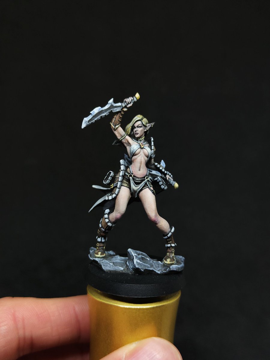 Blacklsylive's tweet photo. My take on Airdhana.

Miniature from @StudioGiraldez

#miniaturepainting #paintingminiatures #scaledmodel #miniature #elf #tabletopminiatures #angelgiraldez https://t.co/yC7eoU4JU5