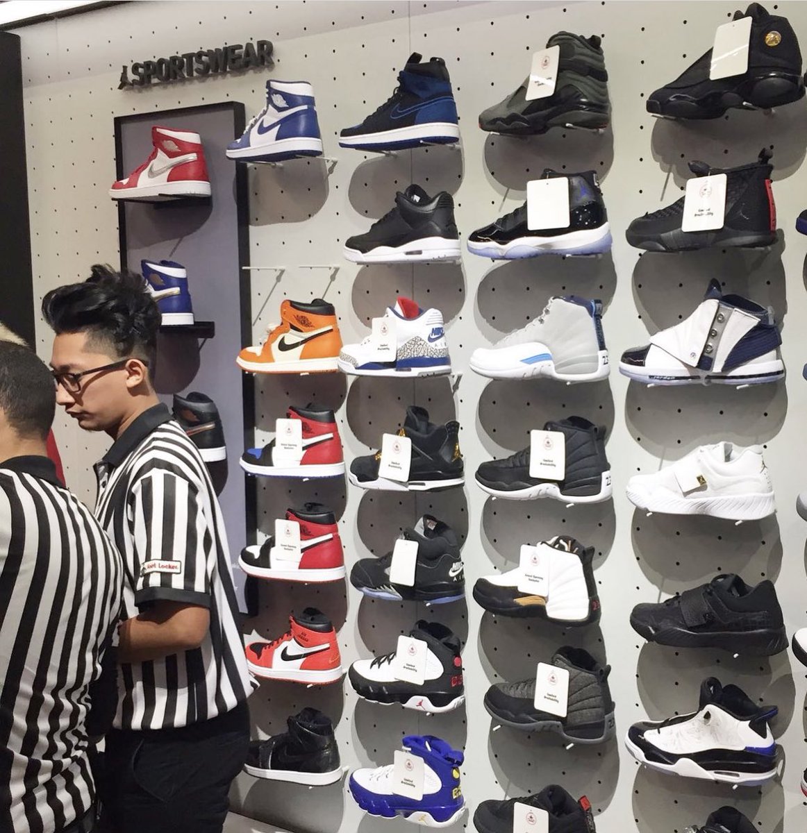 alchimistfr's tweet photo. Les paires disponibles chez Foot Locker en 2017… https://t.co/BjDFiA8gtx