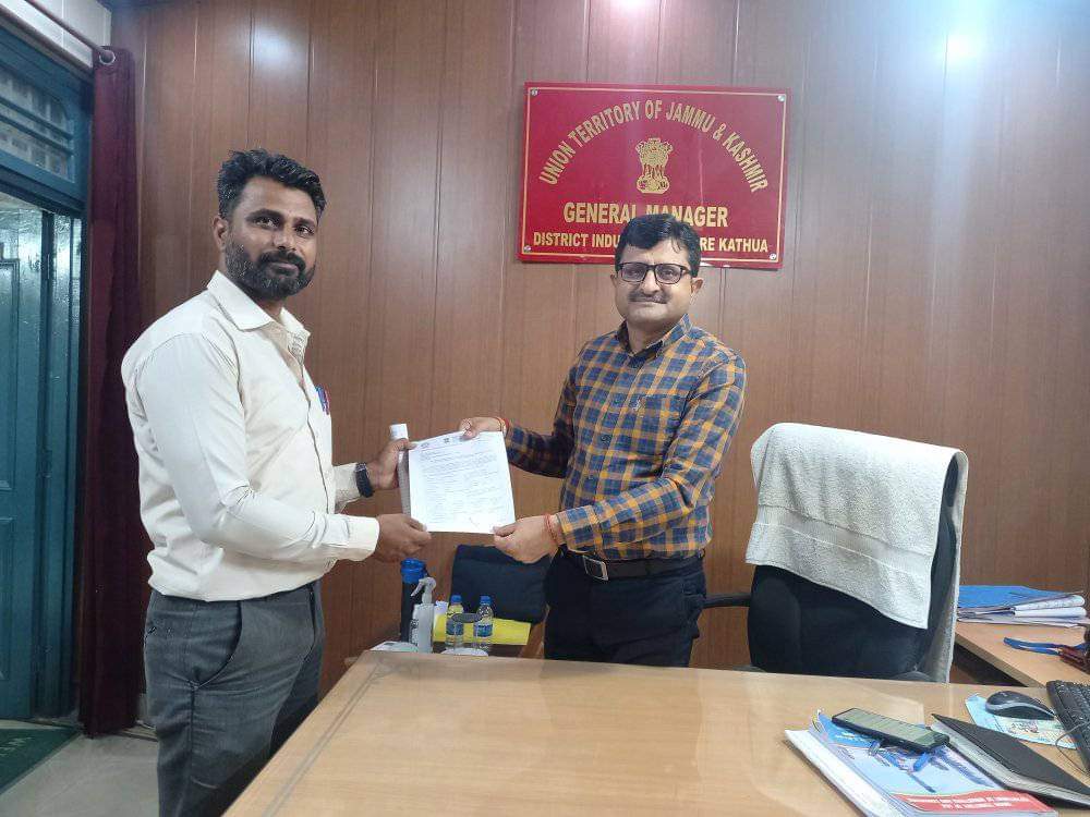 CentreKathua's tweet photo. Sh.Prem Singh Chib[JKAS] GM,DIC Kathua in his chamber handed over subsidy adjustment letter/margin money under PMEGP to the beneficiaries -Mr karpal Chand amounting to Rs 1,75,000 for Auto Service Station and Bonny Sharma amounting to Rs 2,50,000 for Shuttering activity. https://t.co/OasieZYIfE