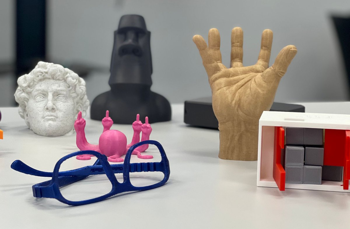 Dipta_cat's tweet image. #EmprènDipta 🧑‍💻 Persones emprenedores del territori coneixen les oportunitats que ofereix la #impressió3D en sectors com l'arquitectura, l'alimentació o la indústria en general, gràcies a un curs de la Diputació al Centre d’Innovació i Formació #BocadelaMina 🖨️⚙️#FonsUECat #FEDER