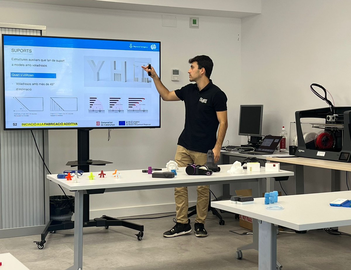Dipta_cat's tweet image. #EmprènDipta 🧑‍💻 Persones emprenedores del territori coneixen les oportunitats que ofereix la #impressió3D en sectors com l'arquitectura, l'alimentació o la indústria en general, gràcies a un curs de la Diputació al Centre d’Innovació i Formació #BocadelaMina 🖨️⚙️#FonsUECat #FEDER