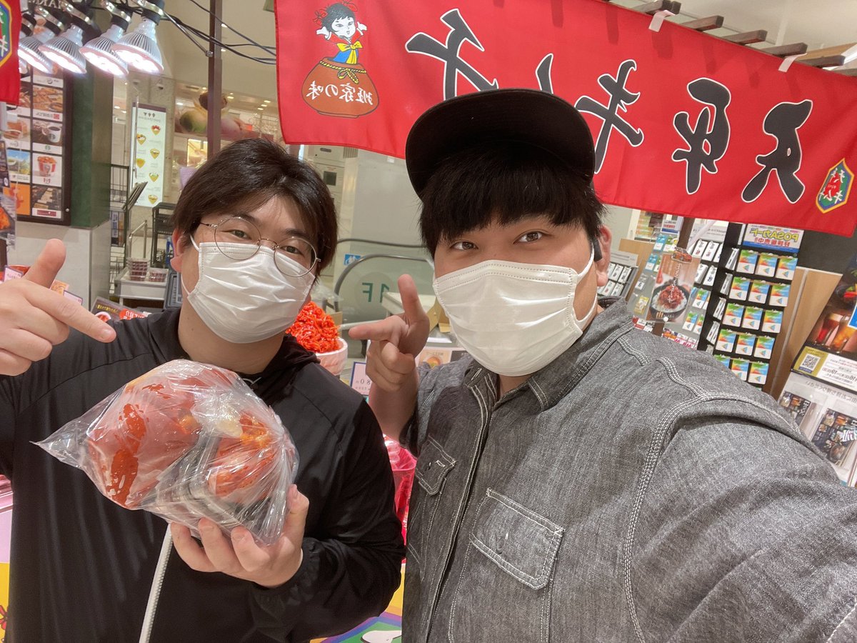 jackie_mrx69's tweet photo. 平日やのに車��隈で大盛り上がり💚

前に買ってくれた人から新規まで
いっぱい来てくれてありがとう😭✨

明日もバリバリ販売してるんで
みんな待ってます🔥🔥🔥🔥🔥

@ryohebo 
@komalovehyskoa 
@YuutoBRZ_GReddy 
@Mochizanex0727 
@7223_miku
@SHIORI72347278 https://t.co/ijtntFn8Sn