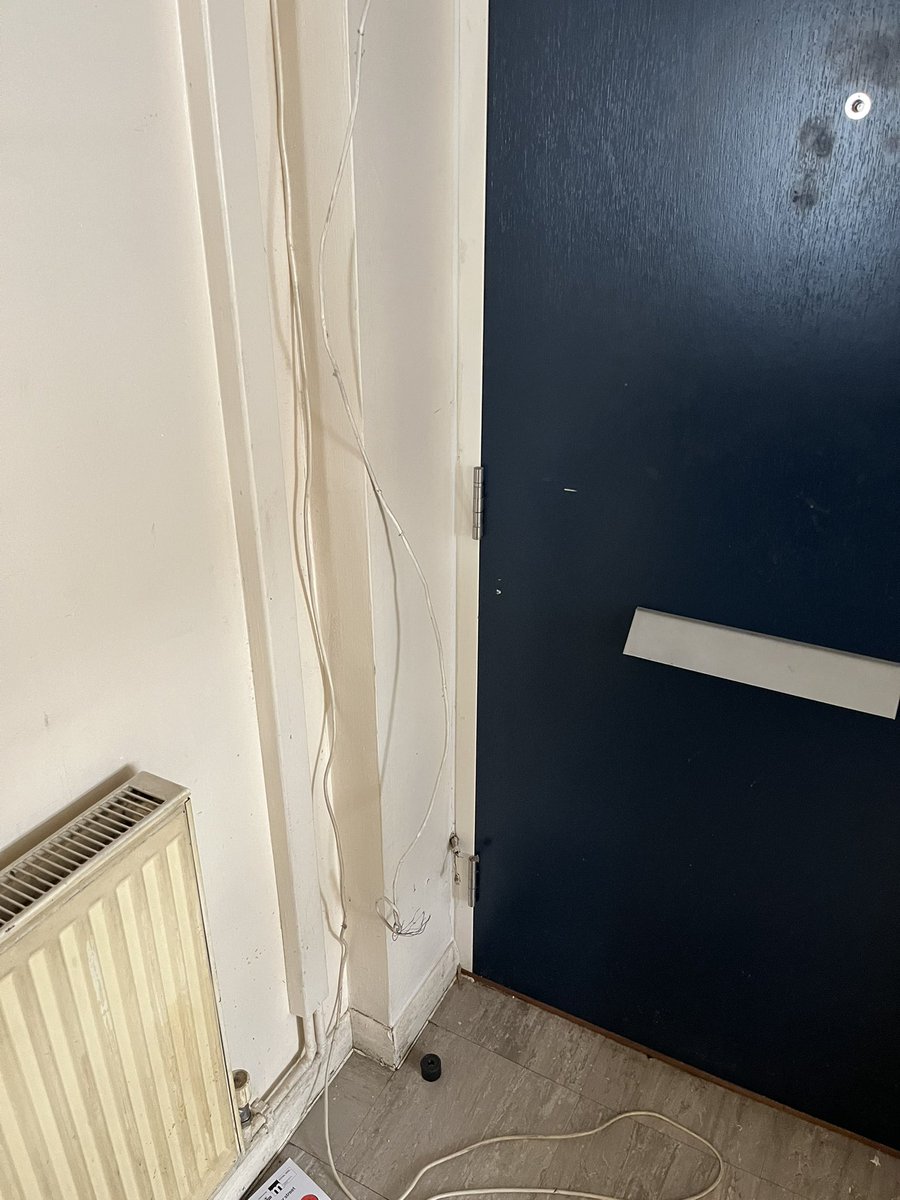 maryreilly's tweet photo. @CamdenLabour @Nash_Ali21 @sabfrancis @Georgia_Gould when I first got the keys I was told to name any repairs that needed to be done as I did as soon as I got to the flat I wrote and email of all repairs needing to be done https://t.co/bwL0TEtWth