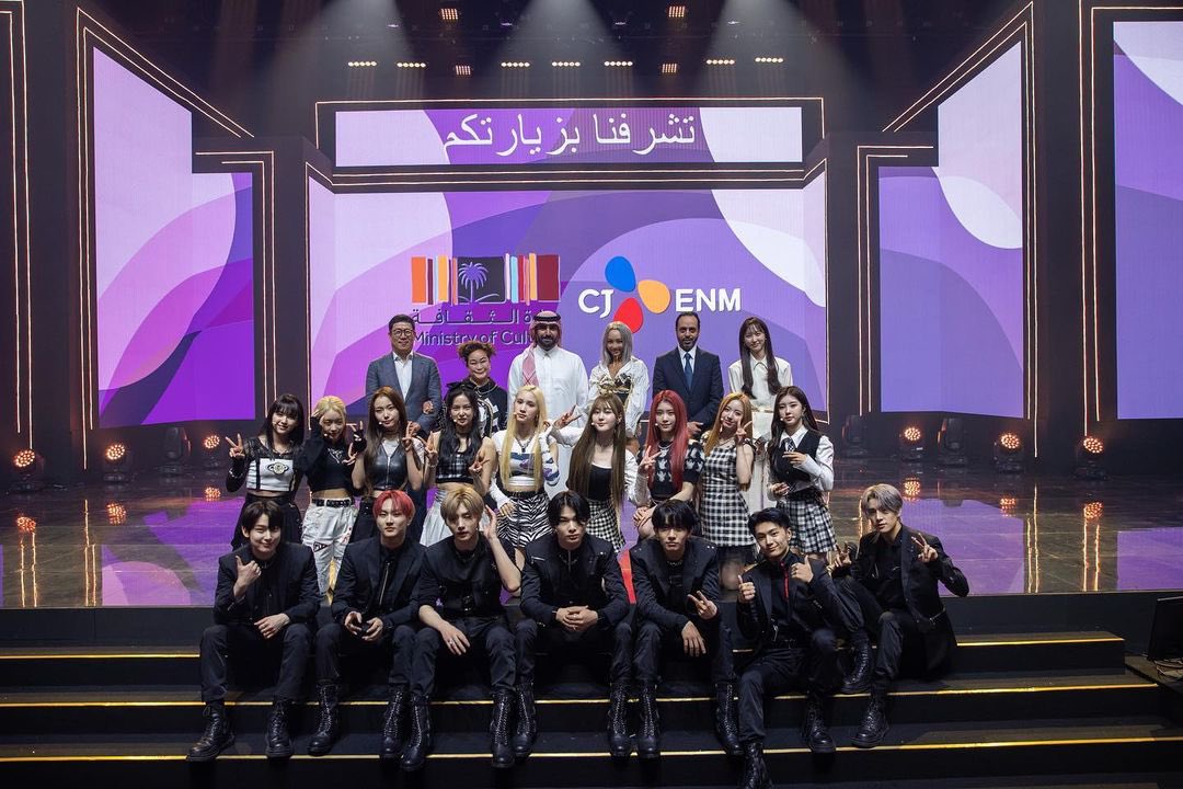 jayseongcorn's tweet photo. @.baderaalsaud Instagram Update with ENHYPEN and KEP1ER in one frame!!! https://t.co/HTTUqw2L6t