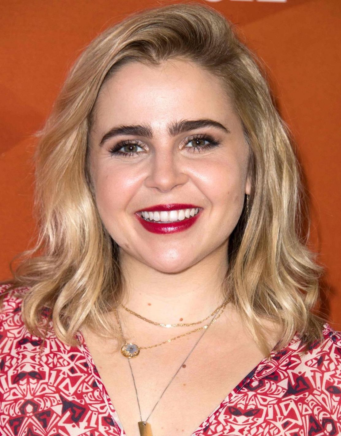 Happy Birthday to Katara and Tinkerbell\s voice actress, Mae Whitman!       