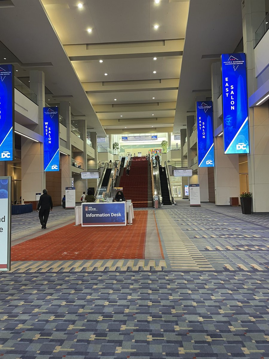 lisa_stabryla's tweet photo. Learning how to analyze sequencing data at #ASMicrobe2022 #conferenceworkshop https://t.co/bbH4vdfoXq
