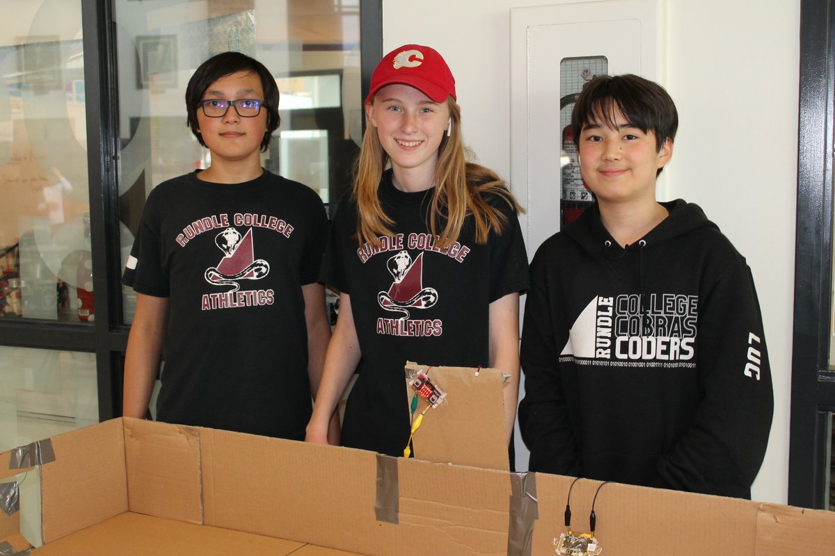 Mrs_Naugler's tweet image. So much #innovation and #creativity at last night's #CodingFair @RundleJrHigh Thank you @missusem for inspiring these growing minds! #BeCurious #WeAreRundle #Together