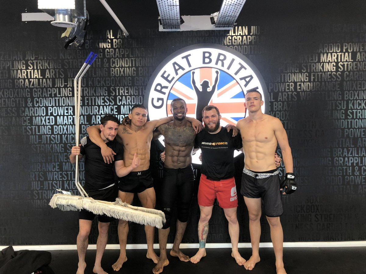 magicmaiamma's tweet photo. Sparring day. #flyweightking https://t.co/yPtjw8a6QY