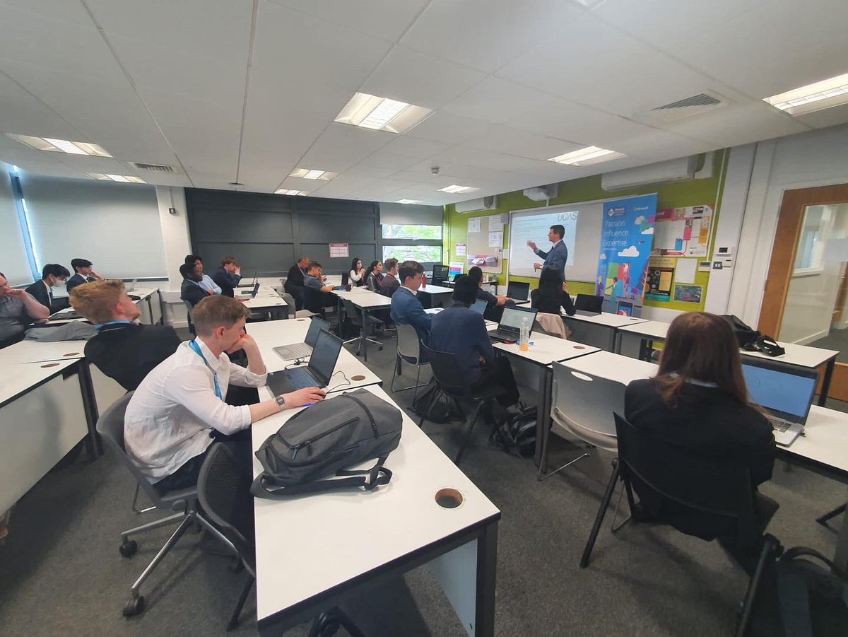 UTCReading's tweet photo. Today was all about Year 12 learning about possible future routes, including Apprenticeships, University, Employment and HNC/Ds💡Thank you to @AmazingAppsUK @portsmouthuni @SouthCentralIOT and our Alumni students from @Microsoft @ThalesUK @fujitsu_uk and @UniofReading 🙌🏼 https://t.co/7TWWNwXGiq