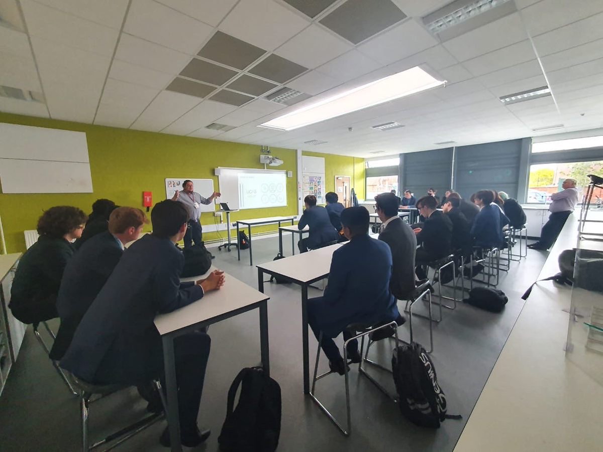 UTCReading's tweet photo. Today was all about Year 12 learning about possible future routes, including Apprenticeships, University, Employment and HNC/Ds💡Thank you to @AmazingAppsUK @portsmouthuni @SouthCentralIOT and our Alumni students from @Microsoft @ThalesUK @fujitsu_uk and @UniofReading 🙌🏼 https://t.co/7TWWNwXGiq