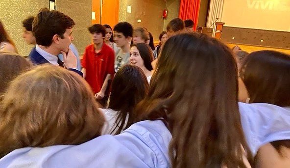 Ramon_Celma's tweet photo. Ha sido un placer ver las ganas que tienen de aprender los alumnos. Espero que algunos compartan la vocación de servicio público. Aragón y España les esperan.

Enhorabuena a las profesoras y directora del Colegio Carmelitas @fecnscz, Elisa y Ana, por su gran trabajo y dedicación. https://t.co/PMtHvpKVk2