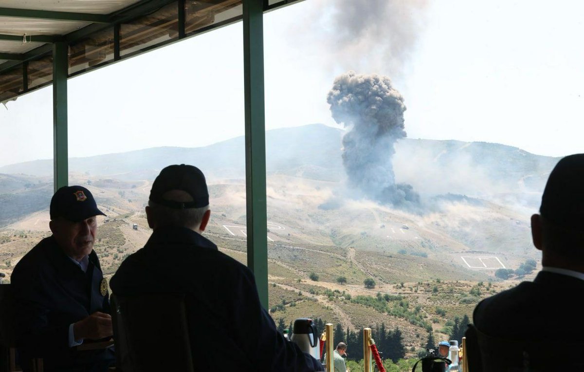 AbuAliEnglishB1's tweet image. Turkish President #Erdogan, overlooking the Efes2022
joint #military_exercise (with a total of 37 countries participating).