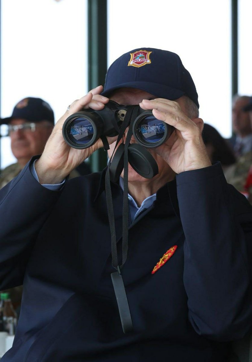 AbuAliEnglishB1's tweet image. Turkish President #Erdogan, overlooking the Efes2022
joint #military_exercise (with a total of 37 countries participating).