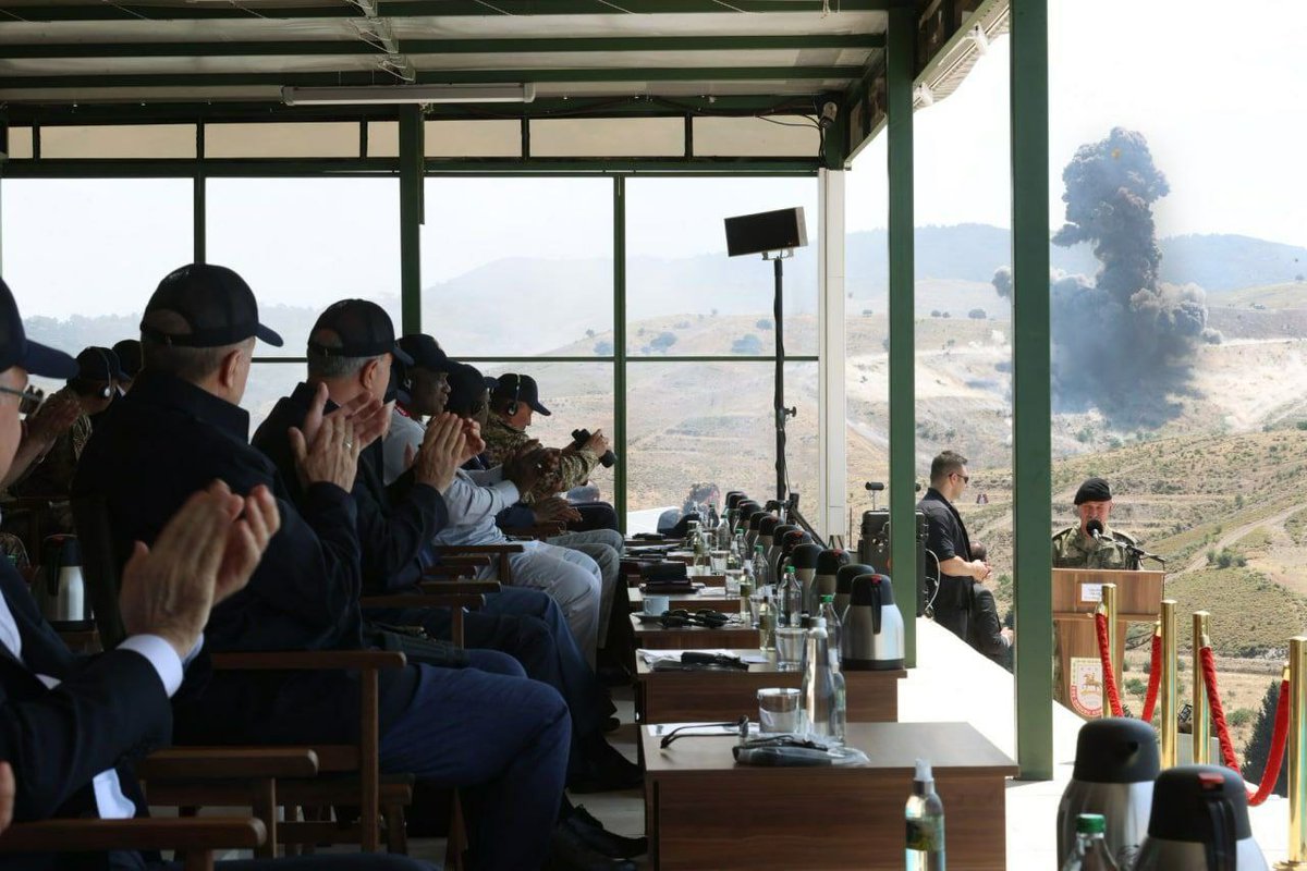 AbuAliEnglishB1's tweet image. Turkish President #Erdogan, overlooking the Efes2022
joint #military_exercise (with a total of 37 countries participating).