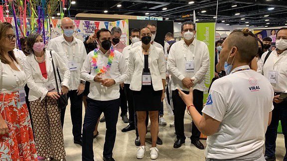 En <a href="/SmartCityLATAM/">Smart City Expo LATAM Congress</a> recibimos al gobernador <a href="/MauVila/">Mauricio Vila</a> para mostrar el trabajo q hacemos a ras de suelo con la gente, creando ambientes de convivencia para construir identidad, cultura y #cohesiónsocial. #MuseoInteractivo #TerritoriosdePaz #Mérida #SCELC22 <a href="/PilarConesa/">Pilar Conesa</a> <a href="/EuniceRendon/">Eunice Rendón</a>