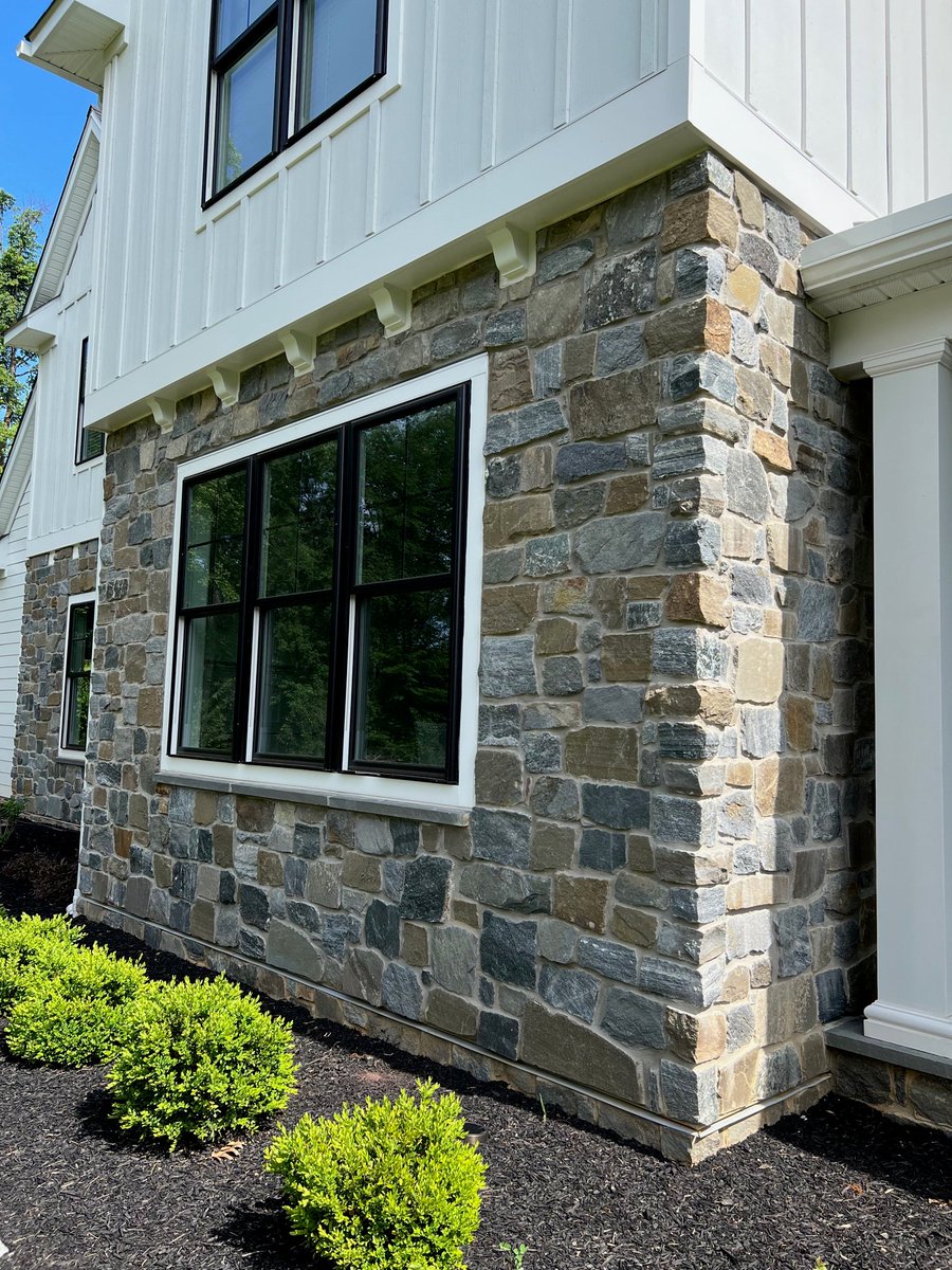 QuarryCutStone's tweet photo. QuarryCut Stone - 50%BlueStone 50%Mica Blend - Squares &amp; Strips. #QuarryCut #QuarryCutStone #QuarryCutVeneer #StoneVeneer #VeneerStone #RealStone #ThinStone #ThinStoneVeneer #BuildingStone #CustomHomes #AmericanStone #AmericanQuarries #AmericanOwned #Masonry #StoneMasonry https://t.co/mLZEegVLVI