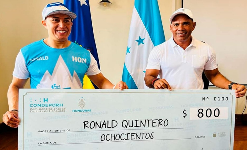 elpaishn's tweet photo. Alpinista hondureño Ronald Quintero recibe beca de Condeporh
#ElPaísHN #ronaldquintero #Beca #Condeporh #Alpinista
Más detalles aquí 👇
https://t.co/ZCimoVwuKi https://t.co/qMVhO4HVGq