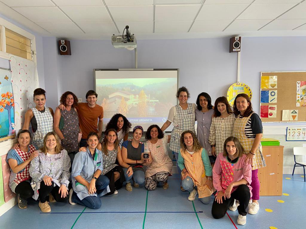 UrdanetaColegio's tweet photo. Nuestro proyecto “Txiki STEAM Urdaneta” recibió ayer del Consejero de Educación, @bildarratz el 2º premio STEAM Euskadi Sariak,como iniciativa más innovadora de un centro educativo.  

Felicidades a todo el equipo de Ed. Infantil por este importante premio. 
@Innobasque 
@Gob_eus https://t.co/AeJLwkENmo