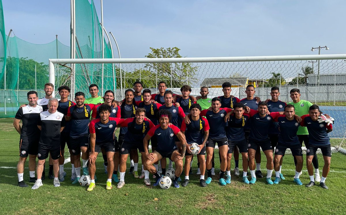 FutbolPR's tweet photo. ¡Hoy juega Puerto Rico!

Islas Caimán 🇰🇾 🆚 🇵🇷 Puerto Rico
🔹Liga de Naciones Concacaf
⏰ 6:00 pm 
📺 ViX, Paramount+ https://t.co/rks6fWJCgn