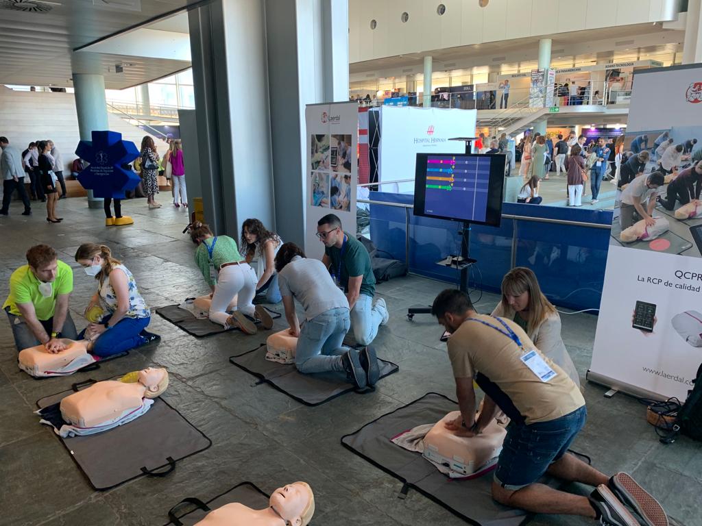 LaerdalEspana's tweet photo. ¡Hoy no hemos parado en #SEMES2022 y la competencia está siendo muy reñida!

Mañana no se pierda las finales de los concursos de #QCPR en el stand 17 donde además podrá conocer nuestras novedades en #simulacion como #SimMan3GPlus y #SonoSim https://t.co/Jjfx3x1VId